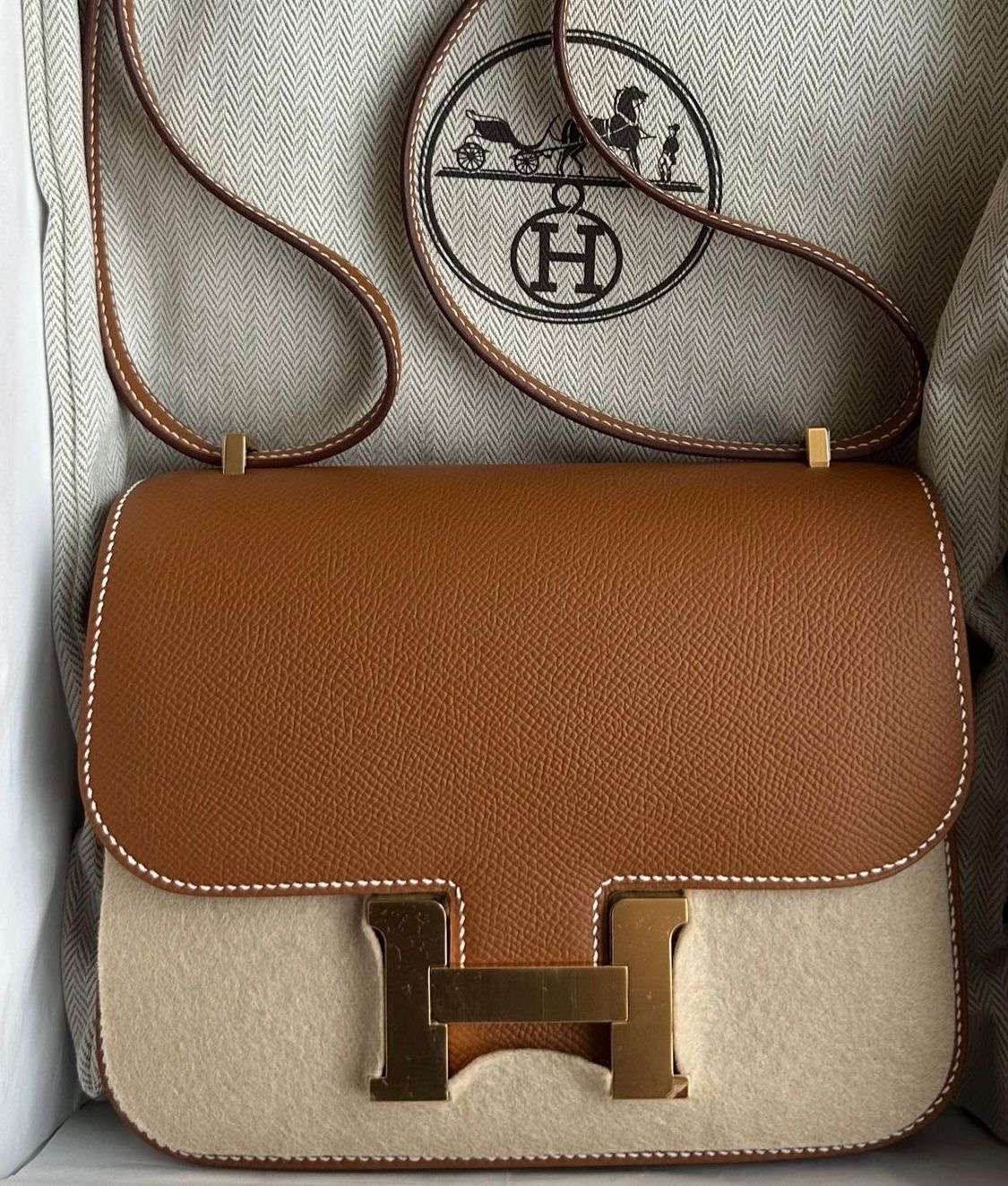 Hermes Constance 18