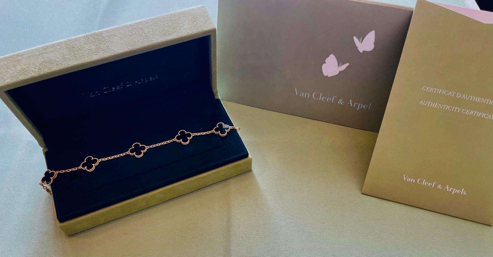 Van cleef & arpels onyx vintage alhambra