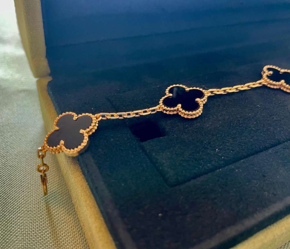 Van cleef & arpels onyx vintage alhambra