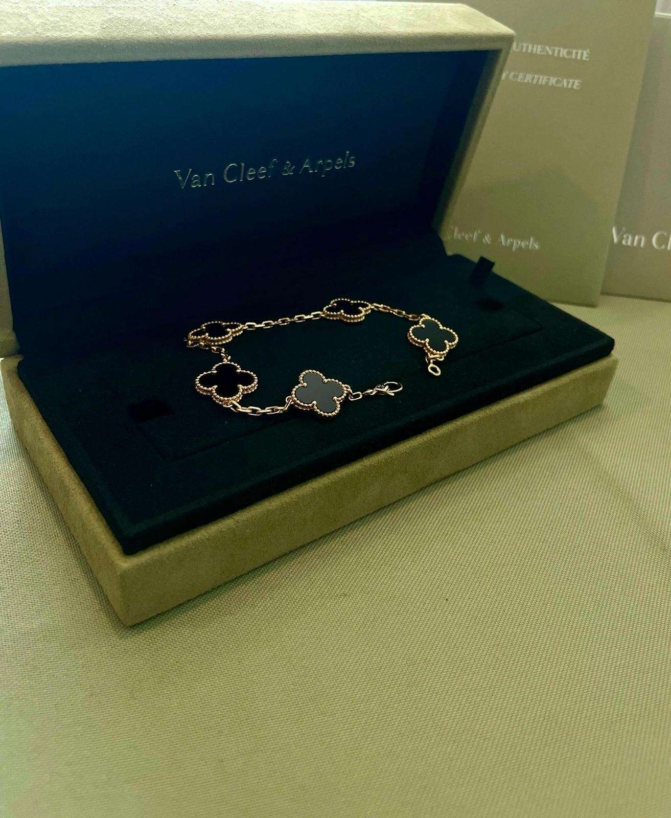 Van cleef & arpels onyx vintage alhambra