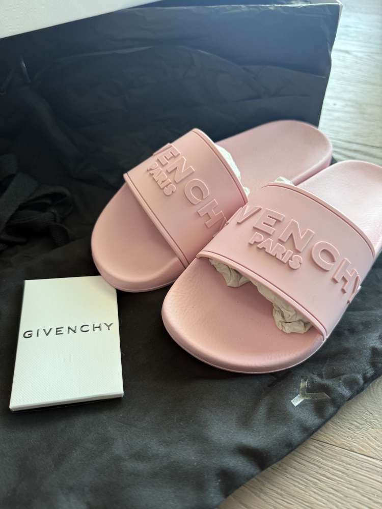 Givenchy pantofle