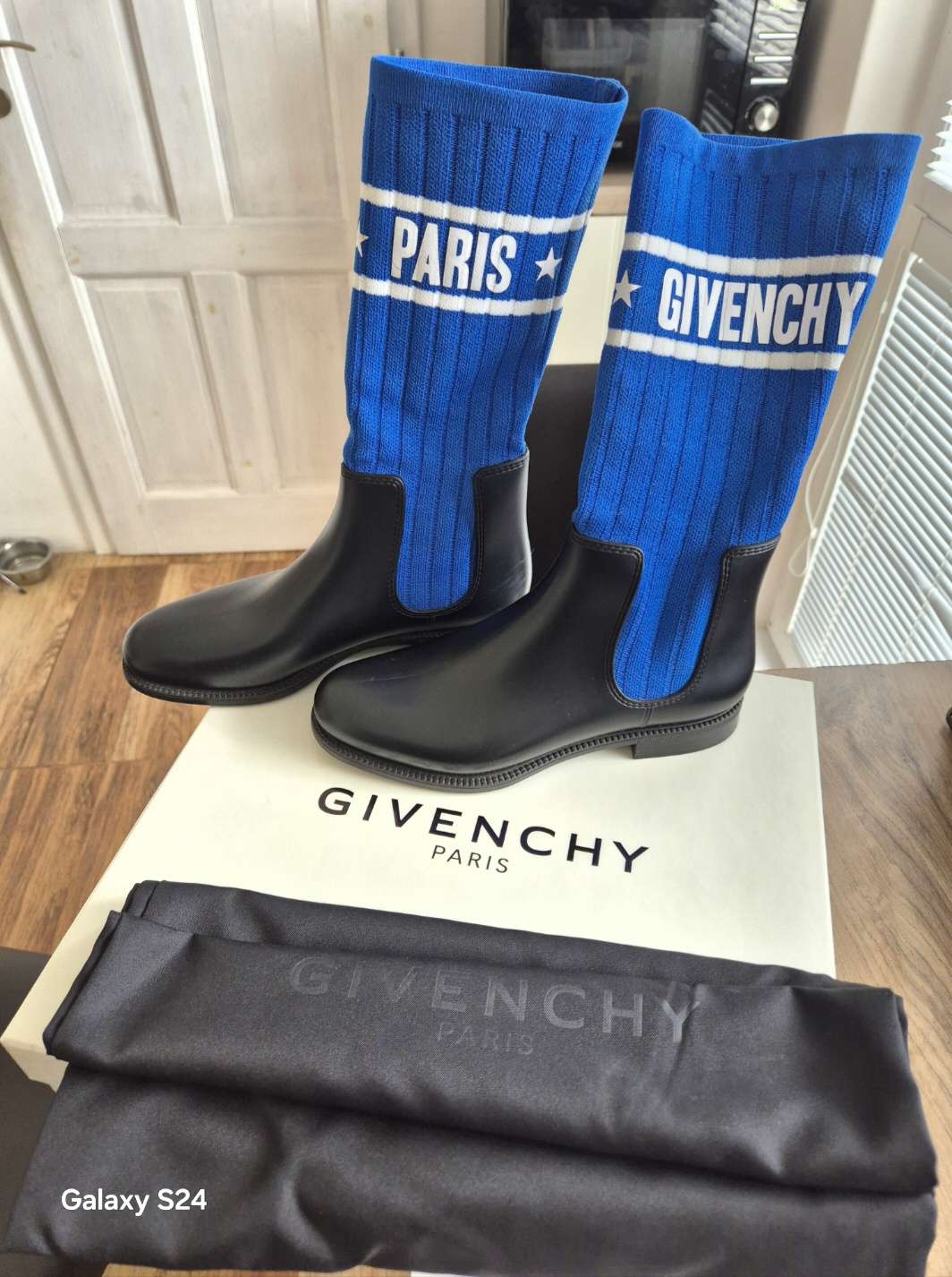 Givenchy čižmo-gumáky.