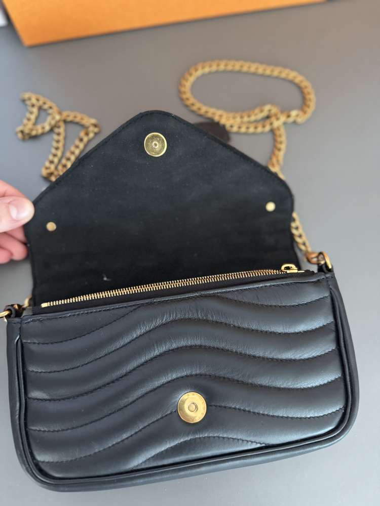 Louis Vuitton kabelka New wave leather crossbody bag