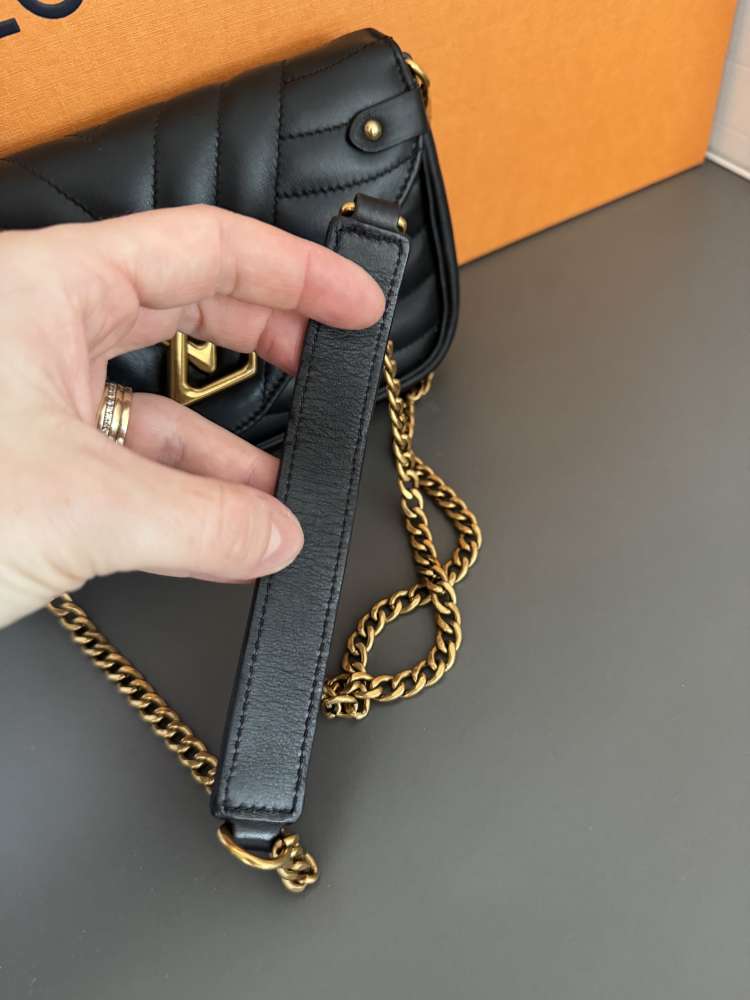 Louis Vuitton kabelka New wave leather crossbody bag