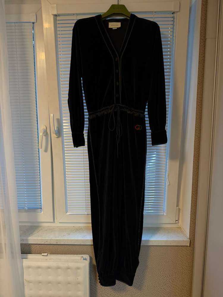Gucci velvet cierny overal