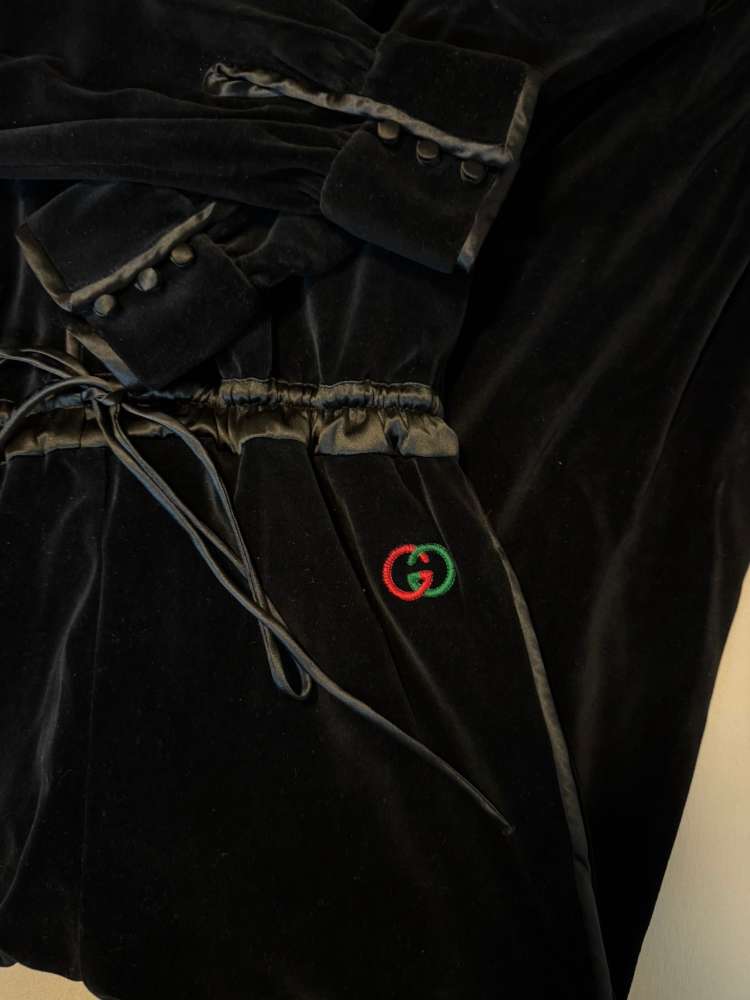 Gucci velvet cierny overal