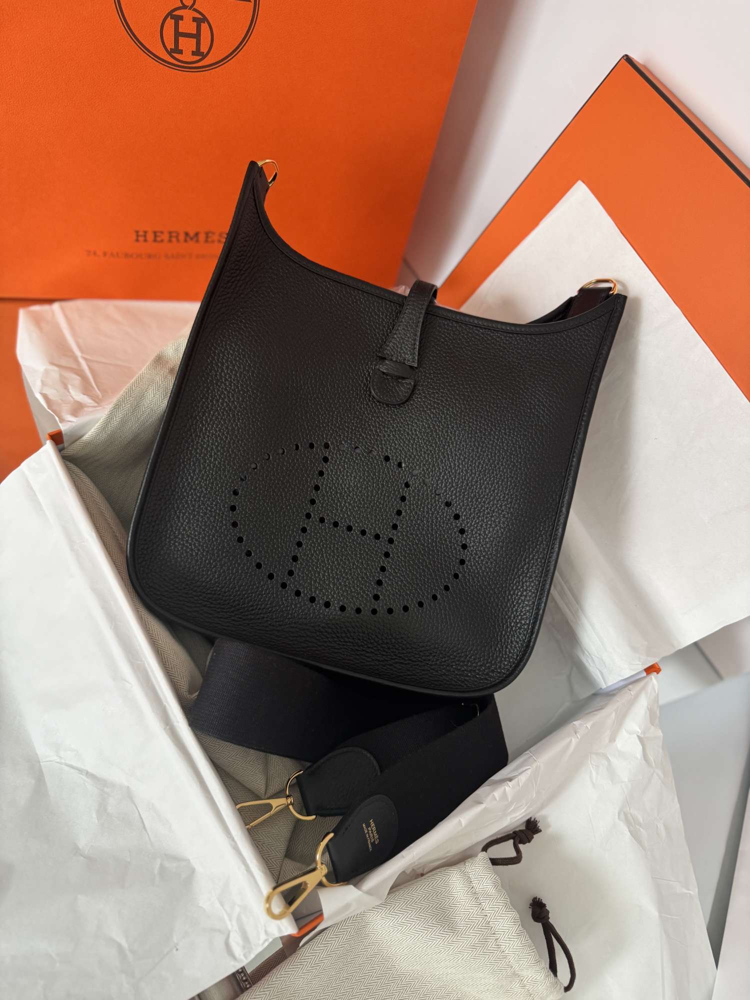 Hermes Evelyne 29 black GHW s dokladom