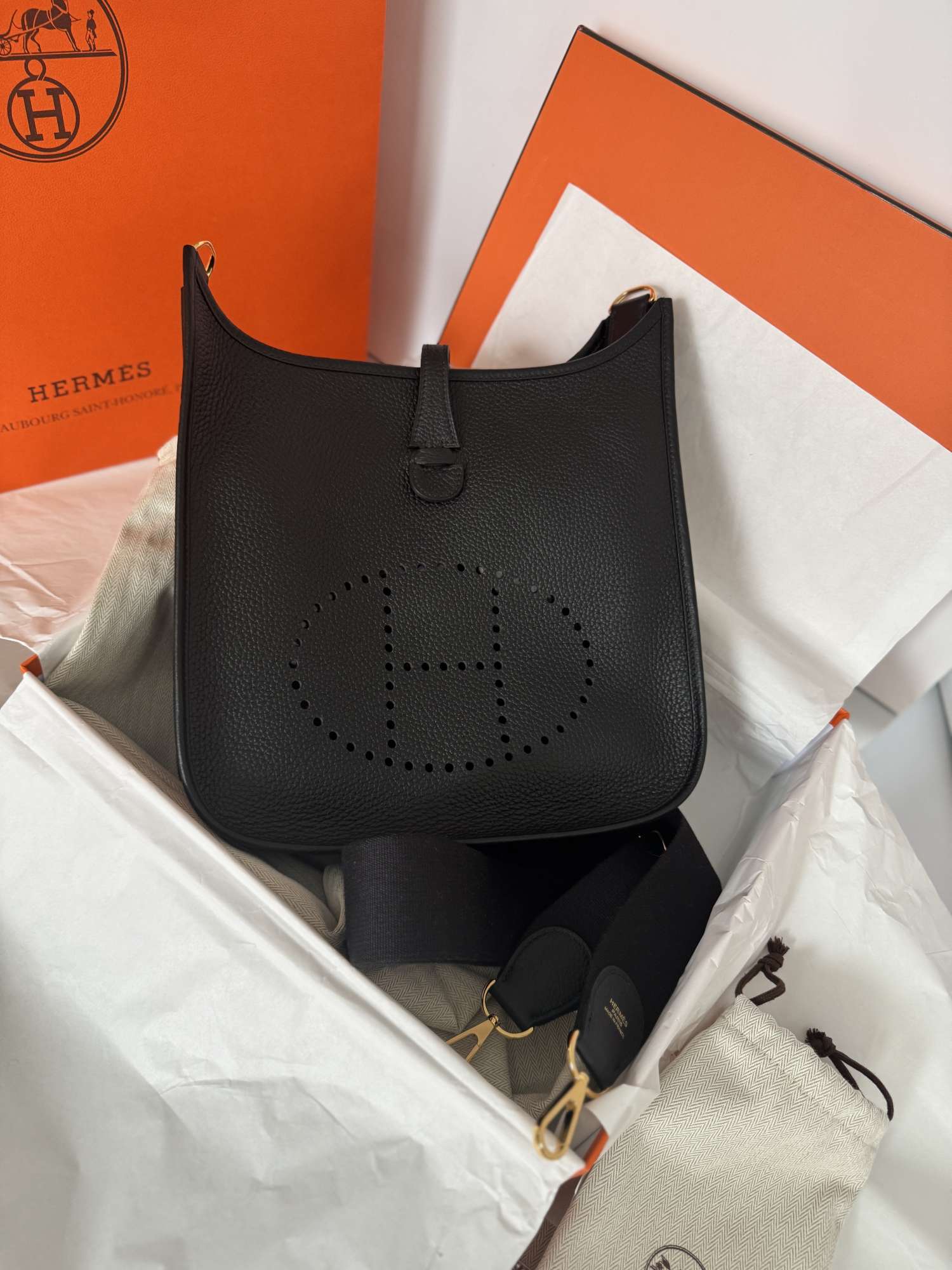 Hermes Evelyne 29 black GHW s dokladom