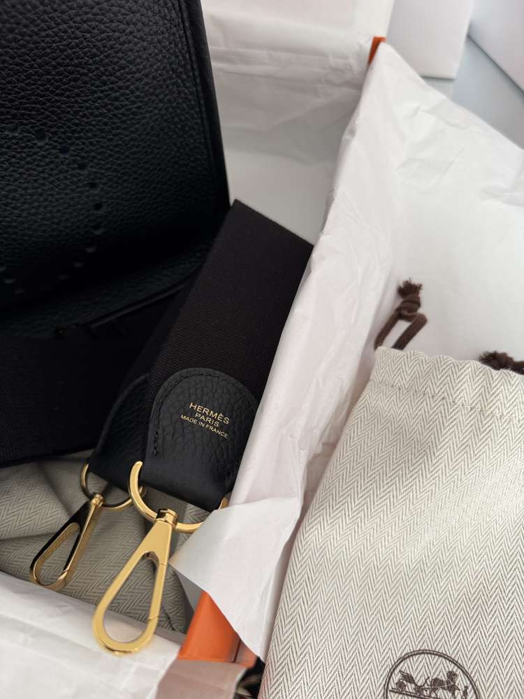 Hermes Evelyne 29 black GHW s dokladom