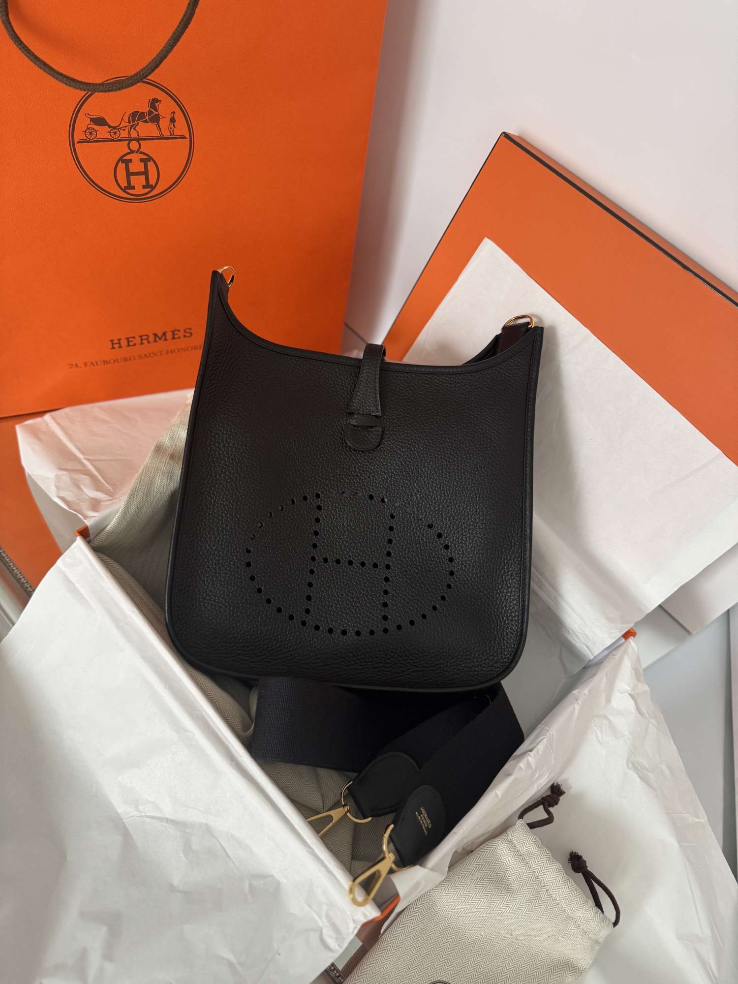 Hermes Evelyne 29 black GHW s dokladom