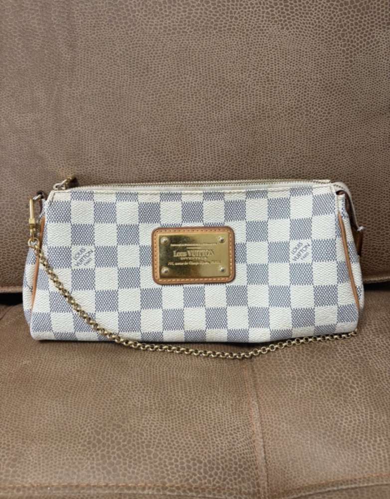 Louis Vuitton Eva clutch