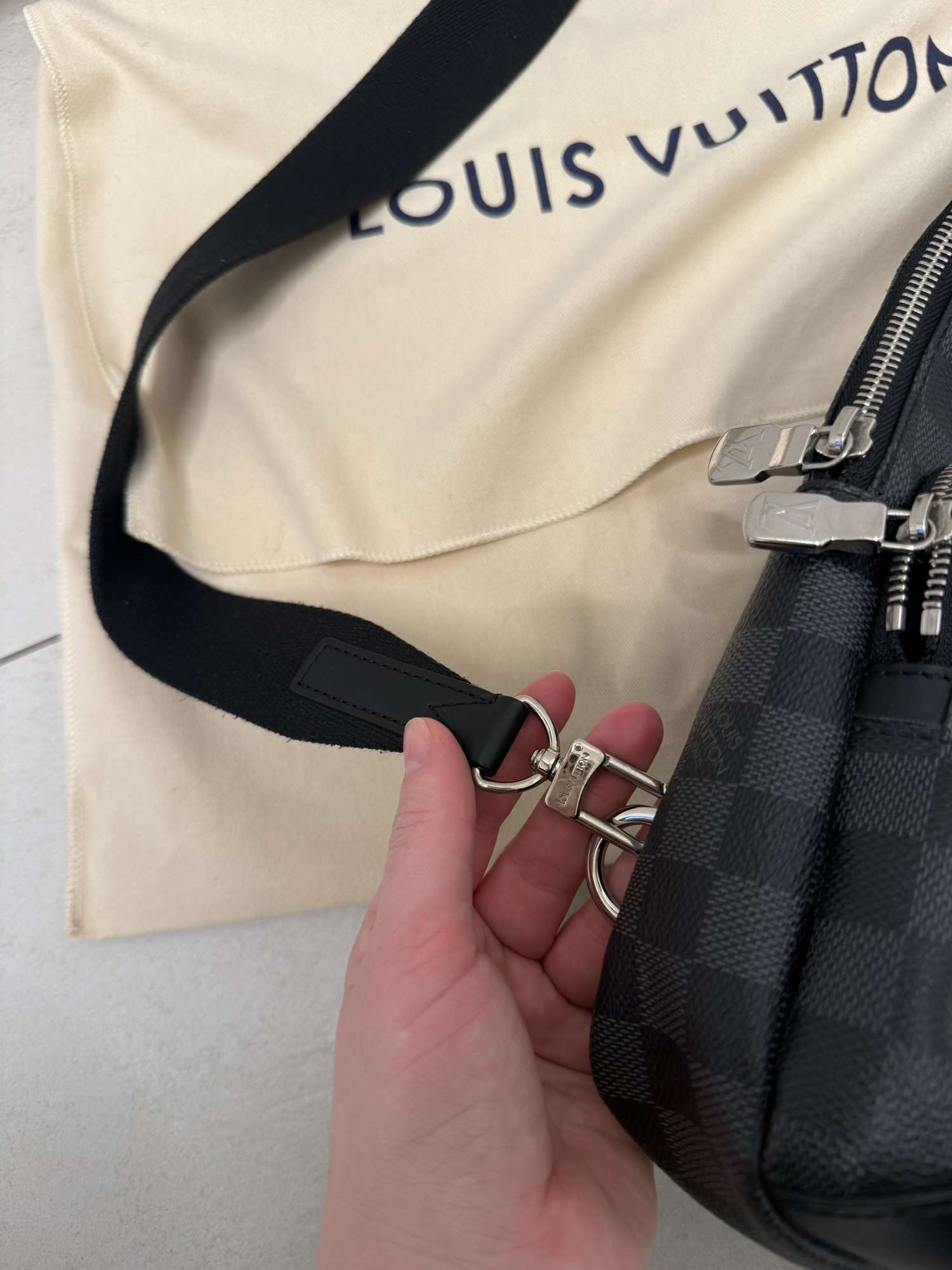 LV Avenue Sling bag