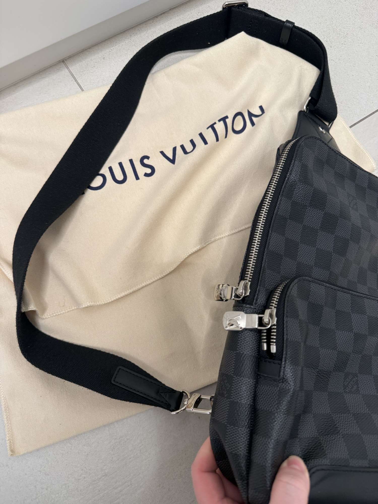 LV Avenue Sling bag
