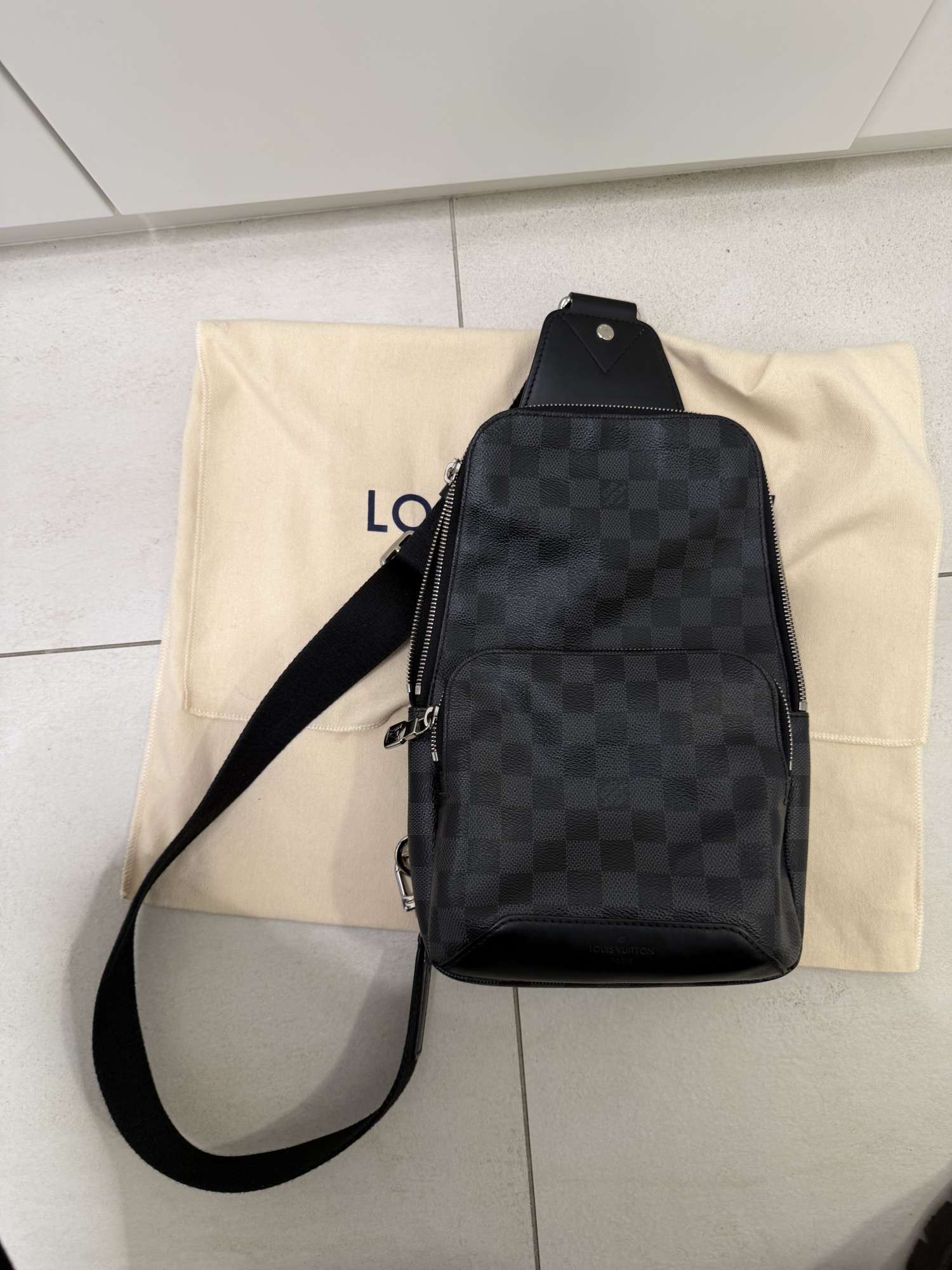 LV Avenue Sling bag