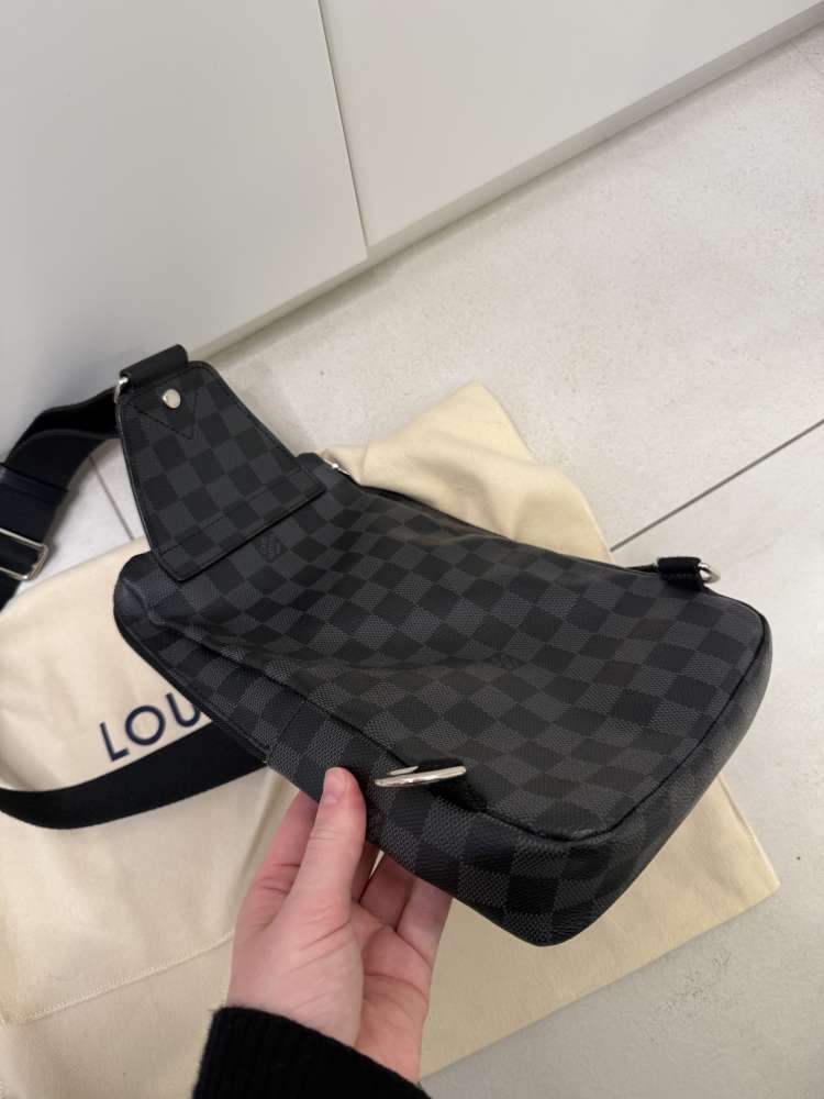 LV Avenue Sling bag
