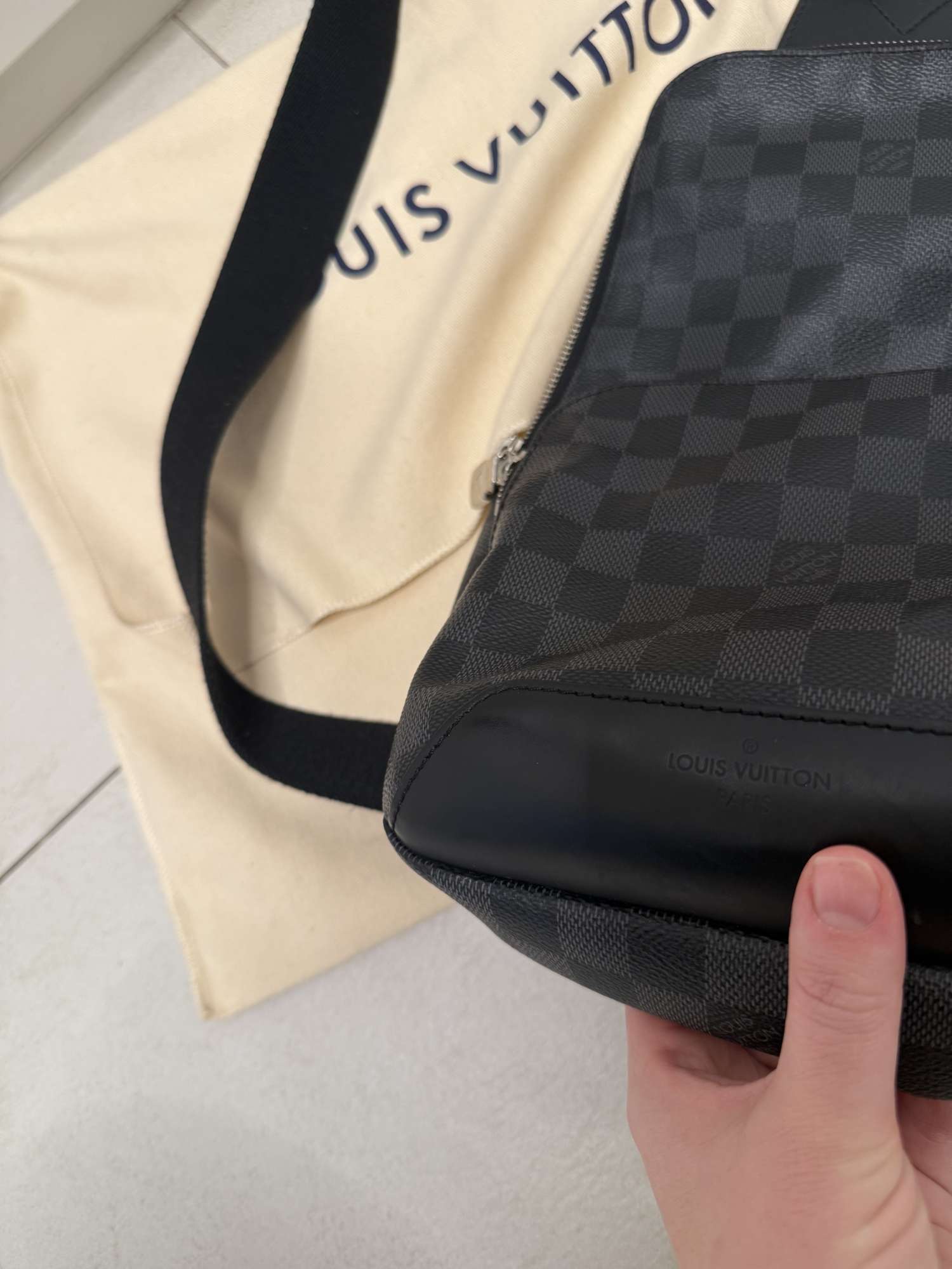 LV Avenue Sling bag