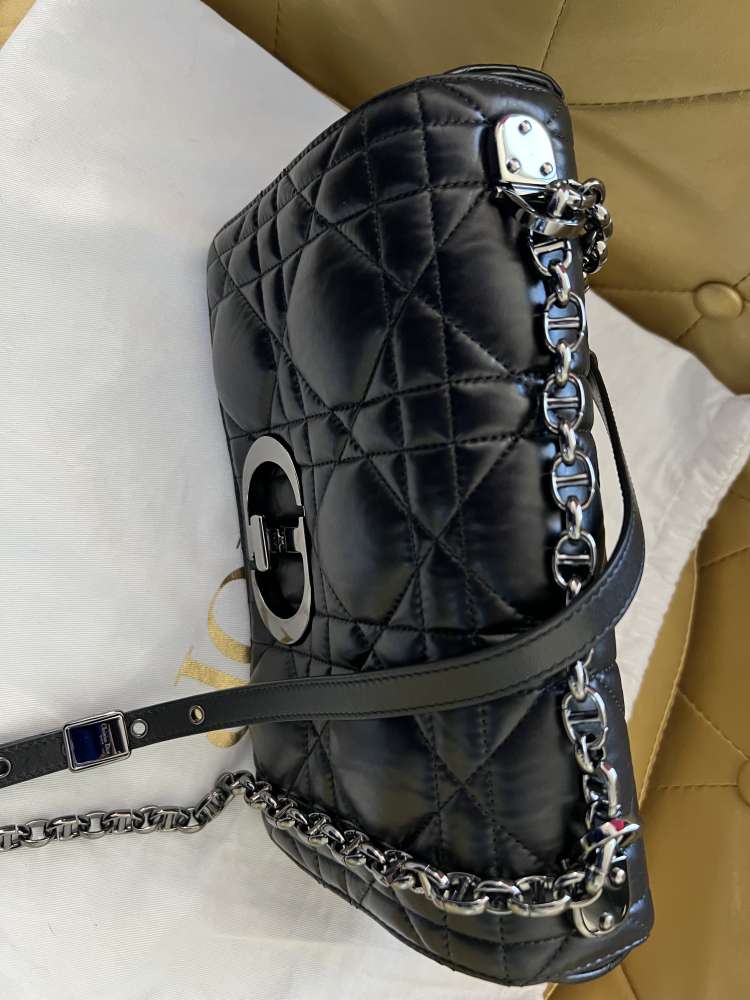 Dior Caro stredne čierna