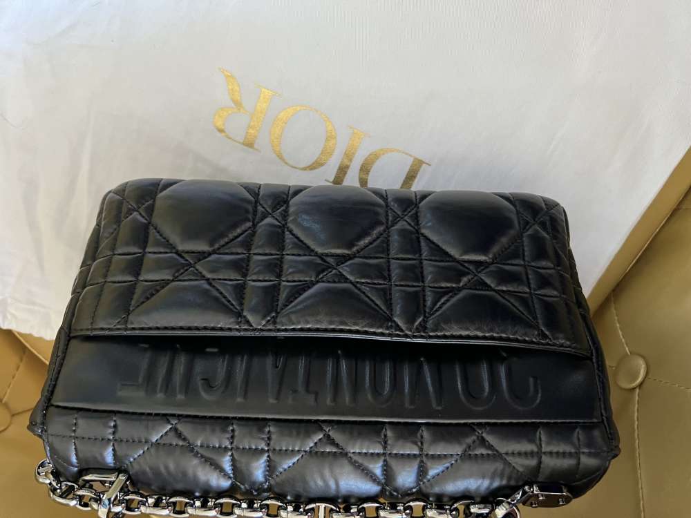 Dior Caro stredne čierna