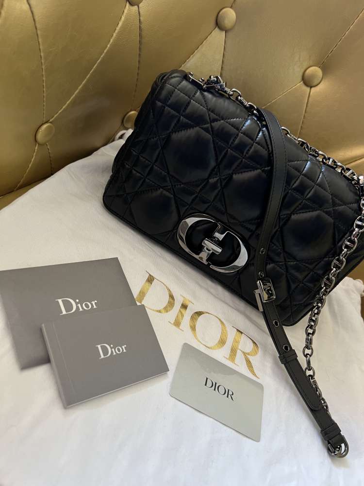 Dior Caro stredne čierna