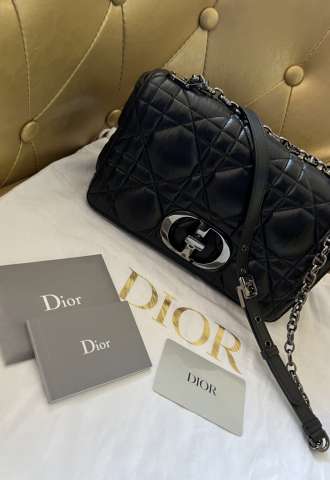 https://vipluxury.sk/Dior Caro stredne čierna