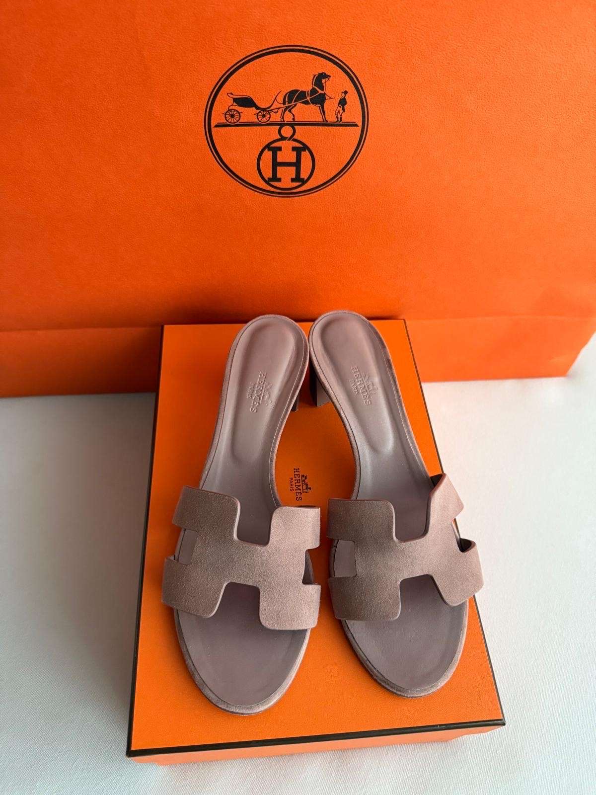 Hermes Oasis Rose narušuje