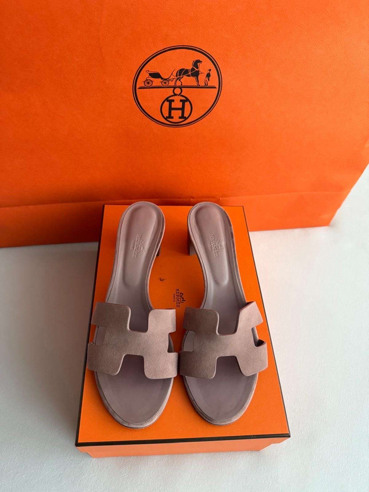 Hermes Oasis Rose narušuje