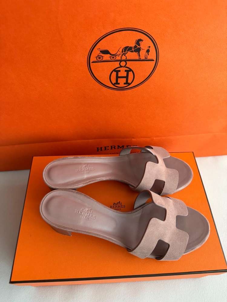 Hermes Oasis Rose narušuje