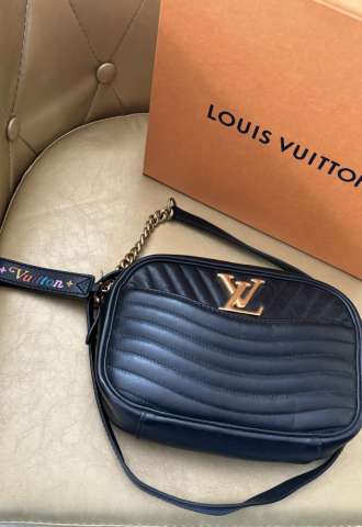 https://vipluxury.sk/Taška na fotoaparát Louis Vuitton Wave