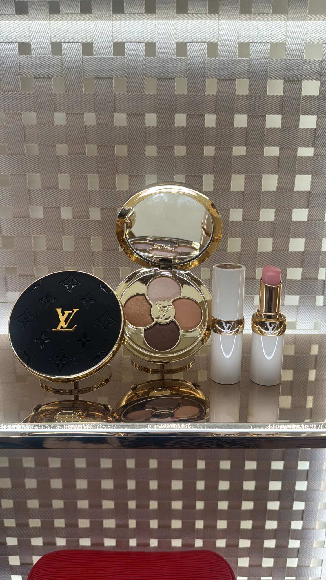 Louis Vuitton očné tiene so zrkadielkom