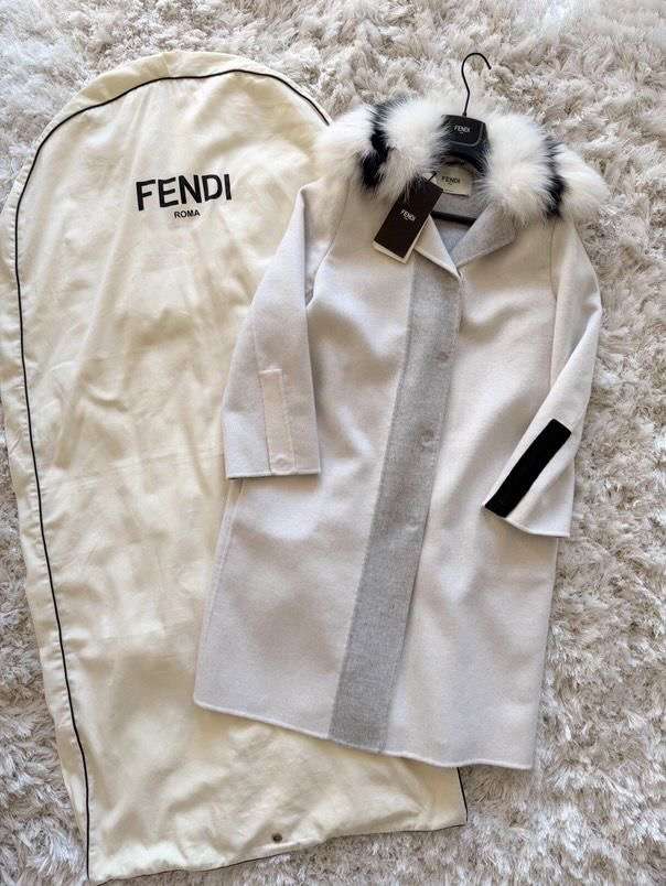 Fendi kašmírový kabát