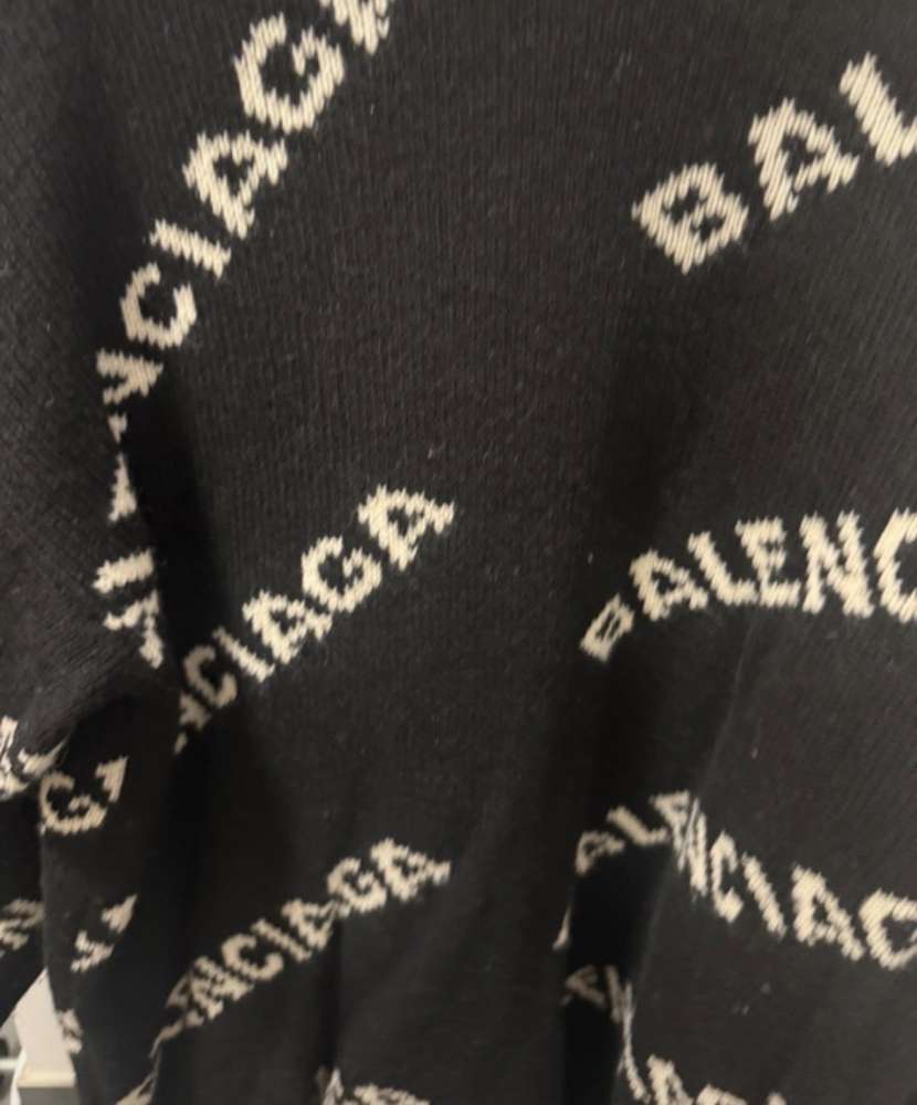Balenciaga sveter