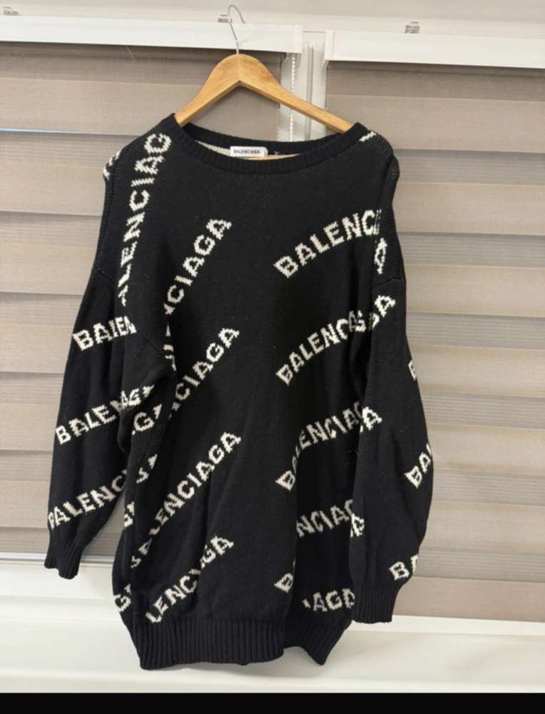 Balenciaga sveter