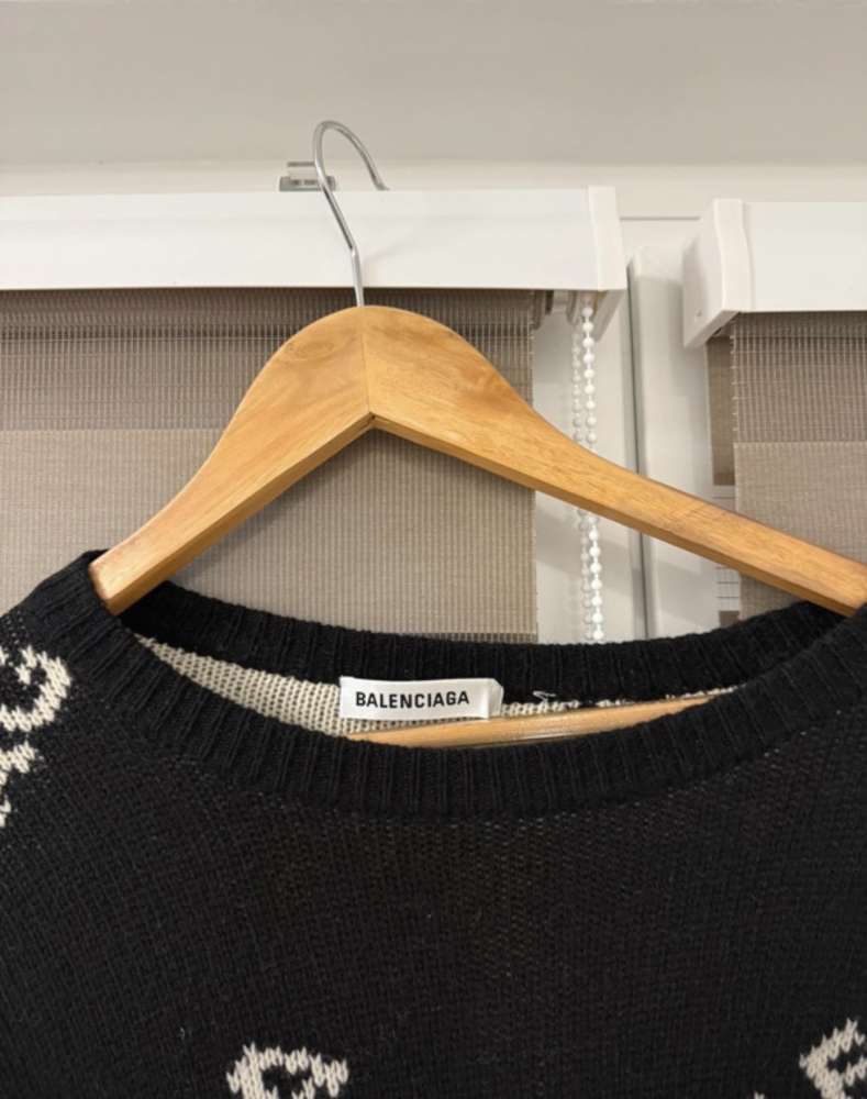 Balenciaga sveter