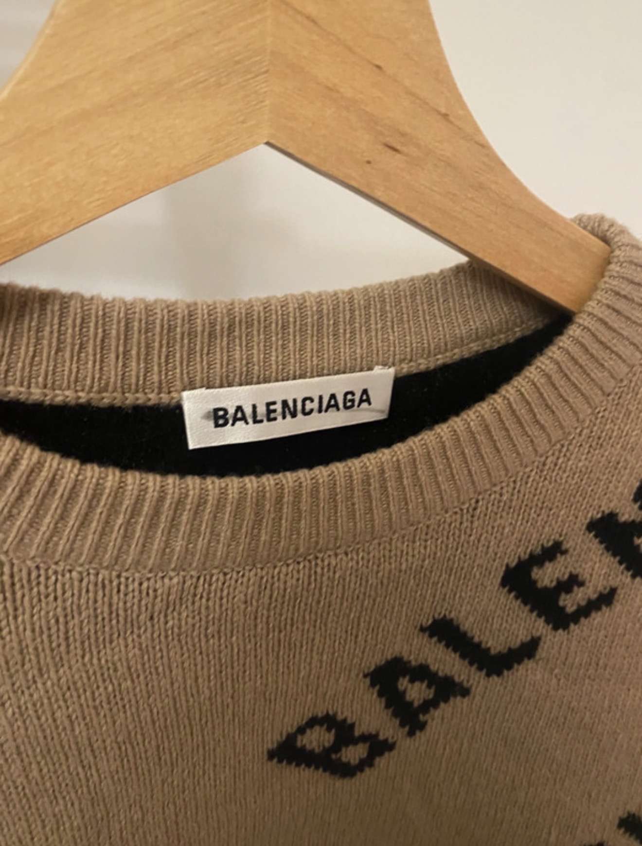 Balenciaga sveter