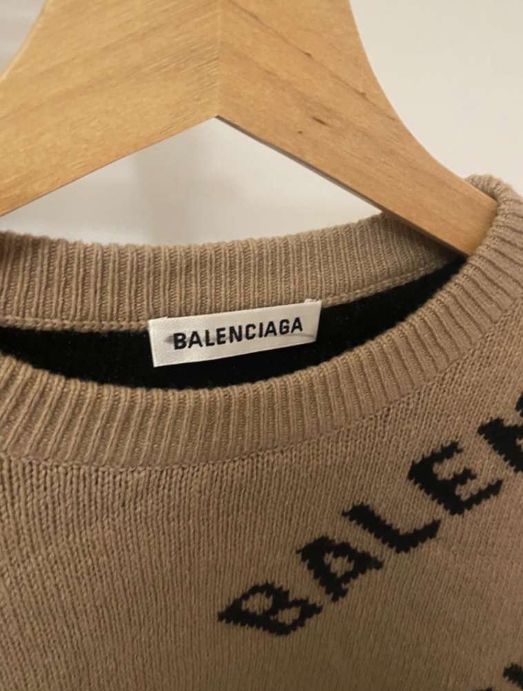 Balenciaga sveter