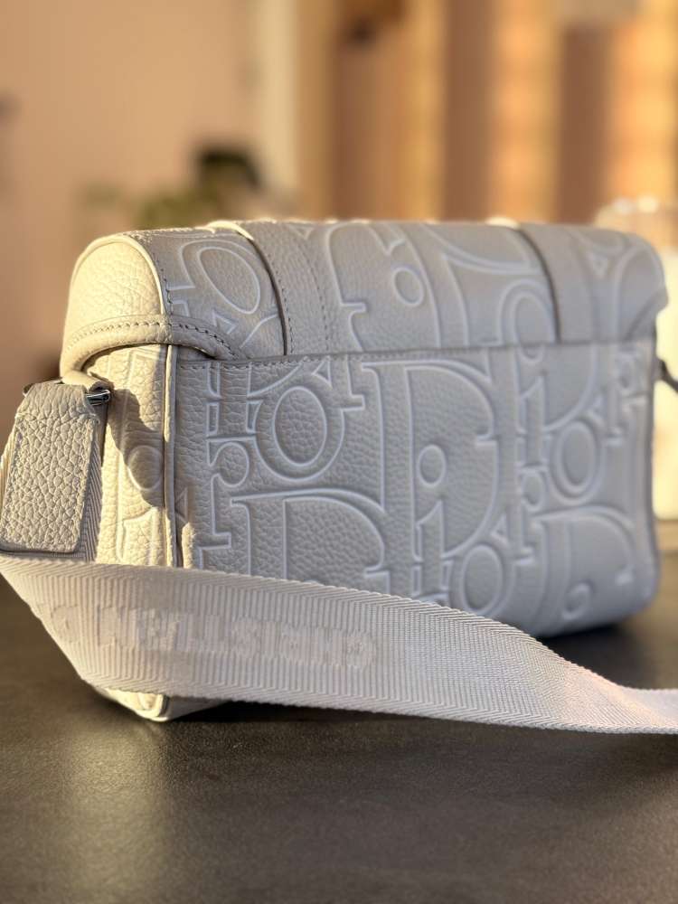 Kabelka cez rameno Dior Hit the Road s klopou