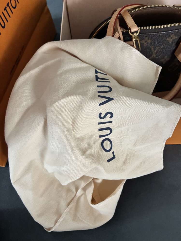 LV alma monogram