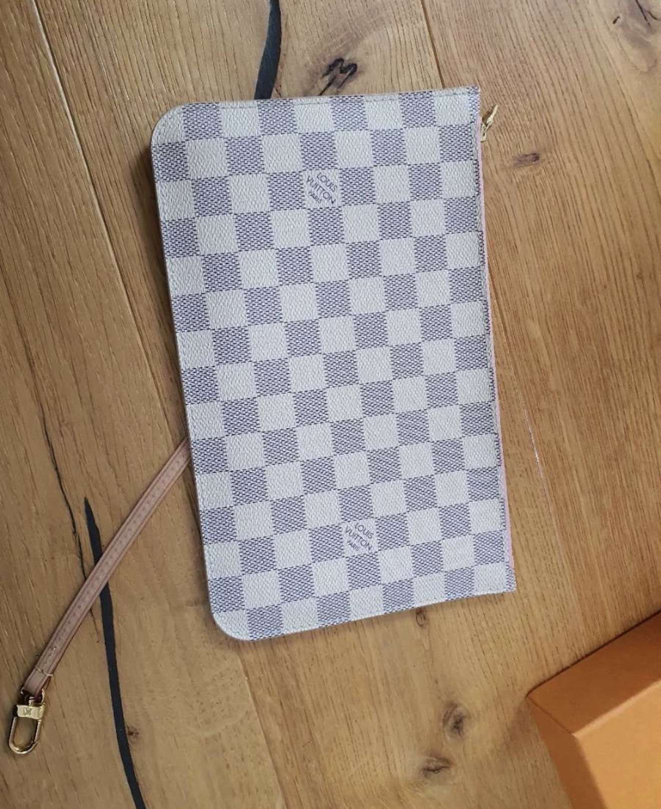 Louis vuitton clutch