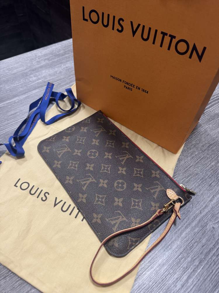 Louis Vuitton Pochette