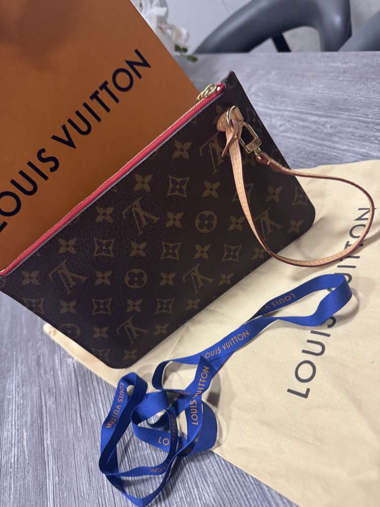 Louis Vuitton Pochette