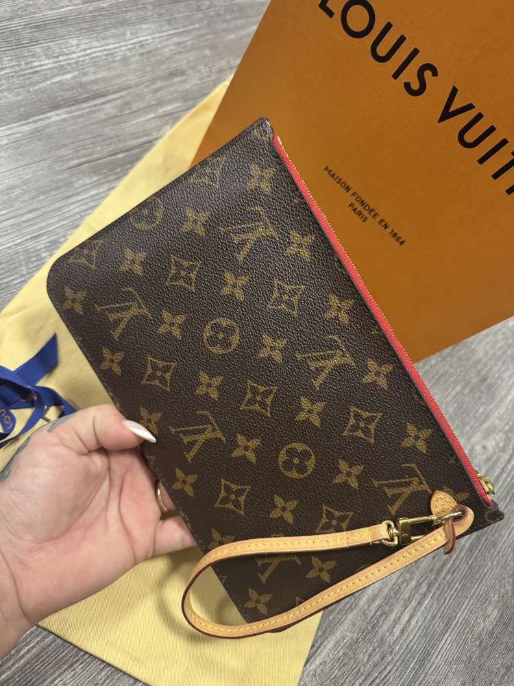 Louis Vuitton Pochette