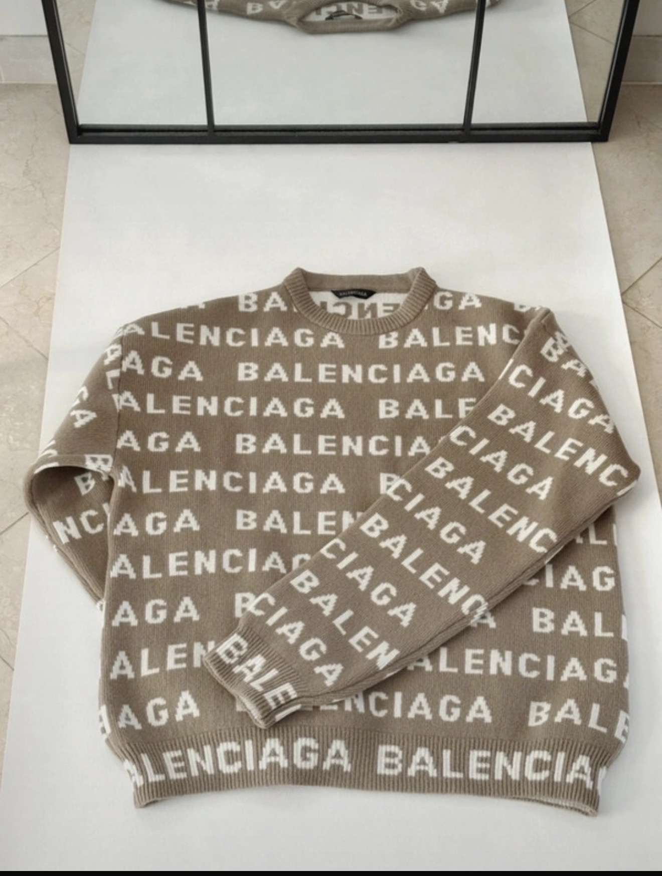 Balenciaga sveter