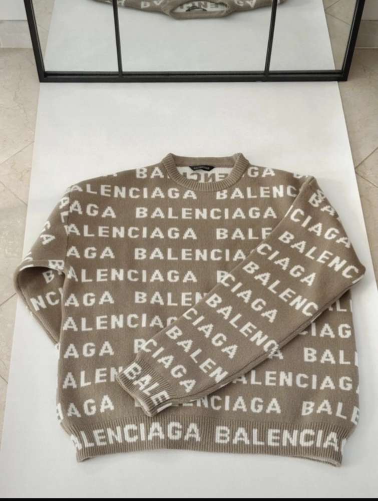 Balenciaga sveter