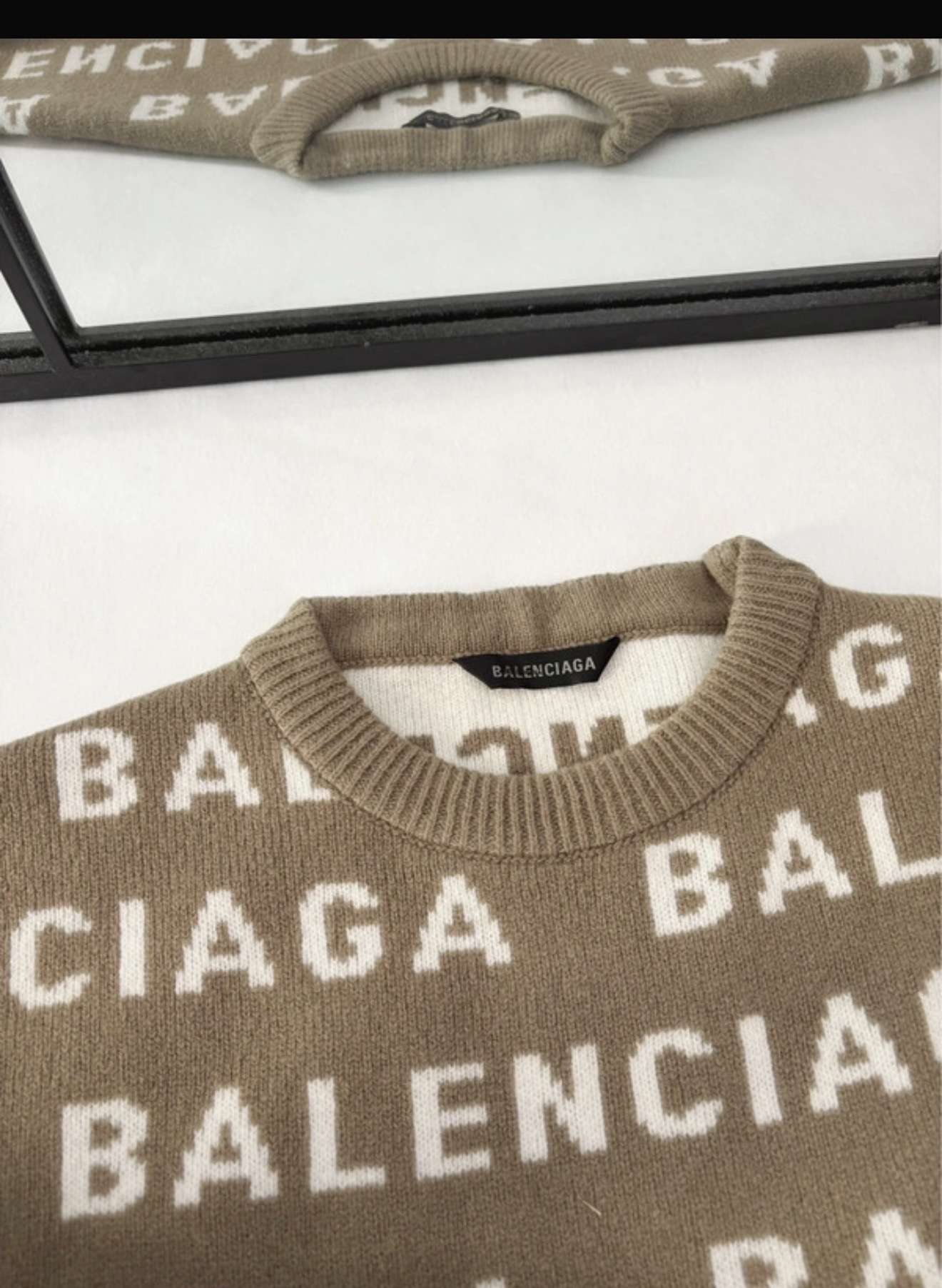 Balenciaga sveter