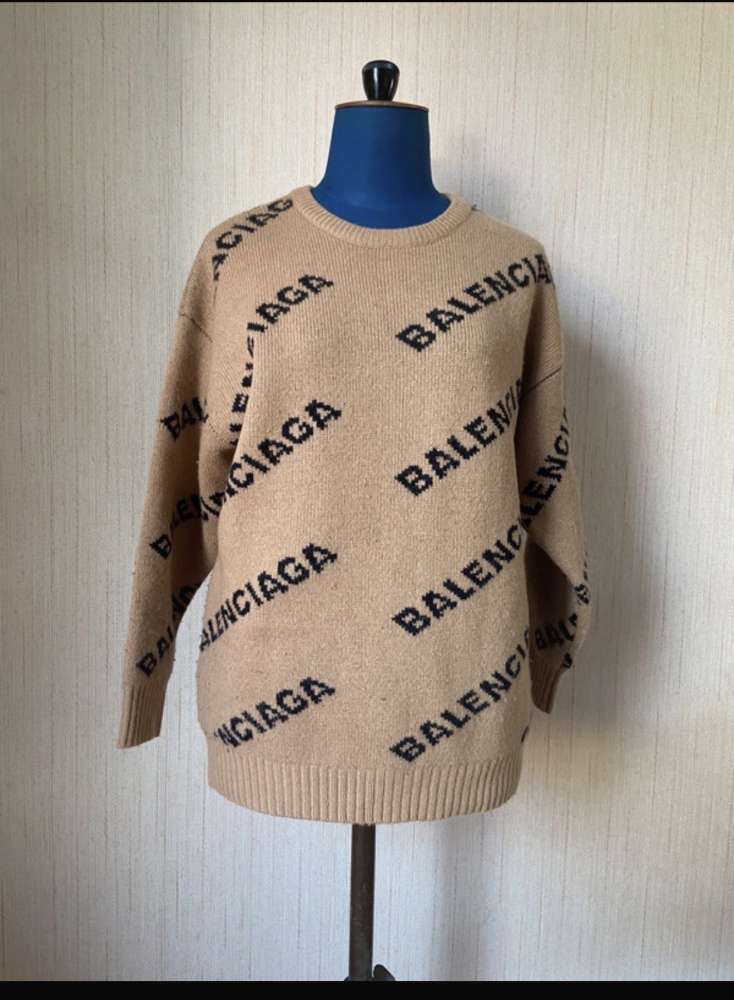 Balenciaga sveter