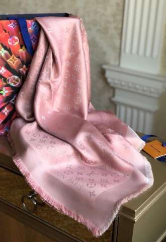 https://vipluxury.sk/LOUIS VUITTON RUŽOVÝ SHAWL