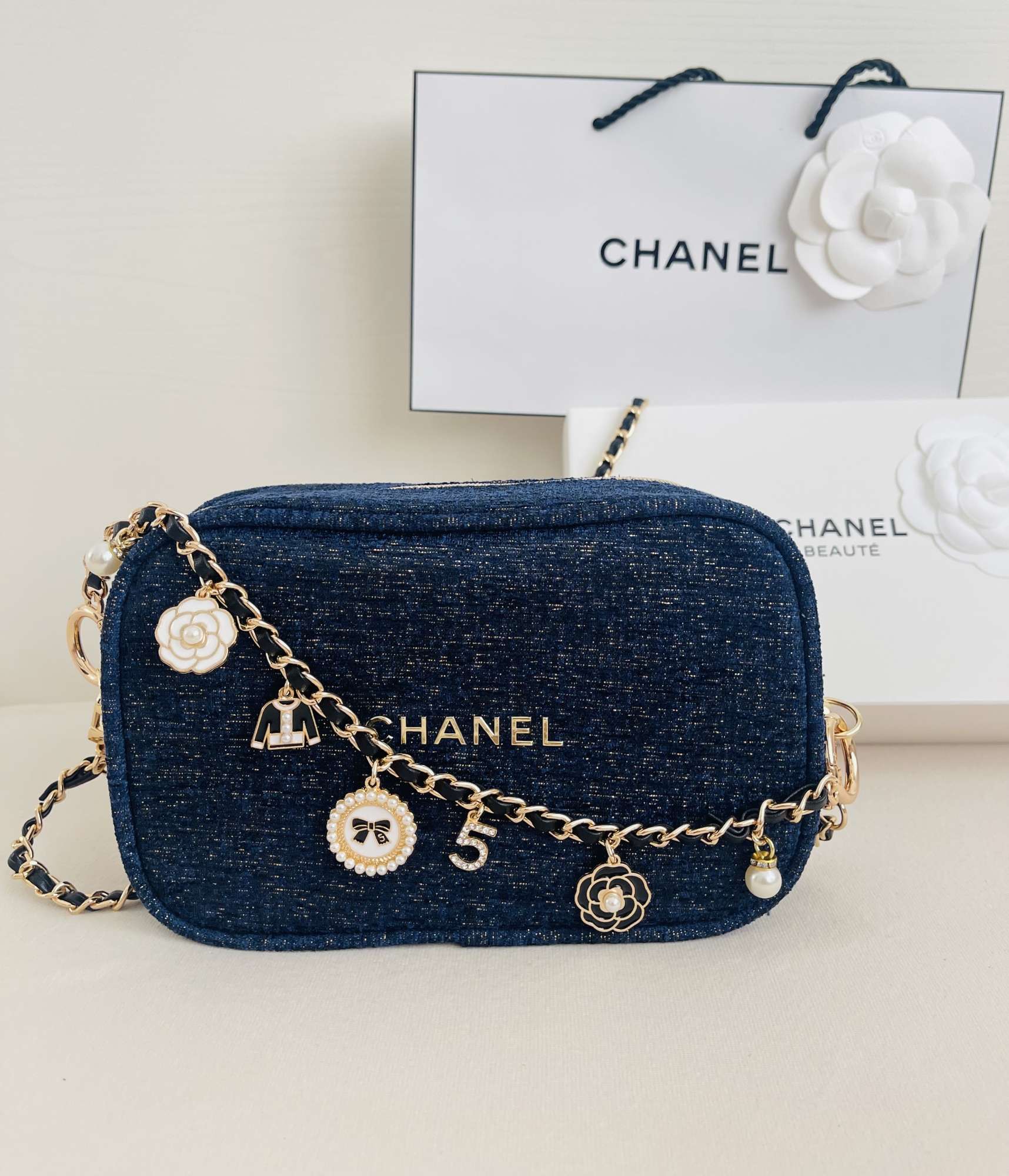 CHANEL BEAUTY KABELKA