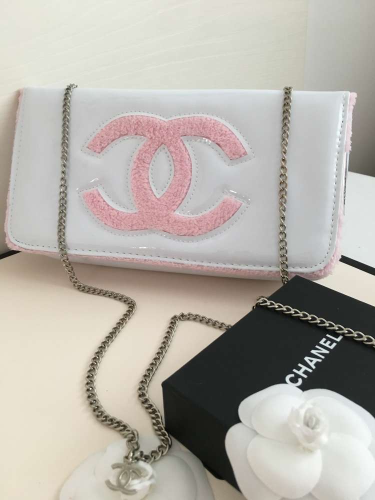 CHANEL BEAUTY KABELKA V BIELEJ FARBE