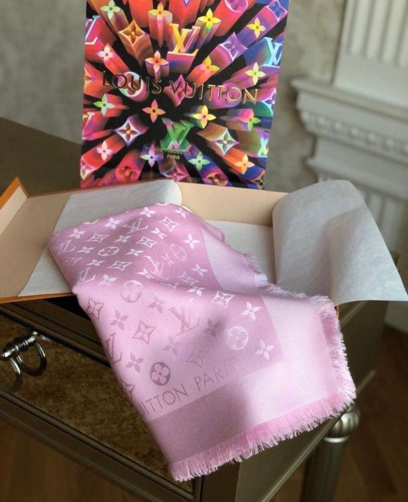 LOUIS VUITTON BABY PINK SHAWL