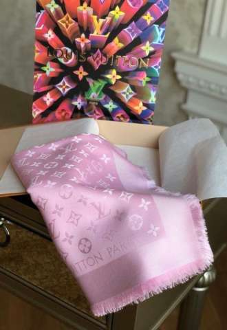 https://vipluxury.sk/LOUIS VUITTON BABY PINK SHAWL